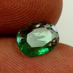 0.72ct Natural Emerald oval cut nice green good luster Zambian flat gemstone - Picture 1 of 3