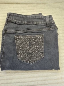 Pantalones de mezclilla Chico's para mujer tan adelgazantes de pierna recta talla 2,5 34x29 bolsillos bordados - Imagen 1 de 15