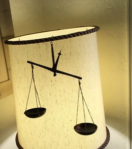 Antike alte tragbare Handmünzwaage um den Zweiten Weltkrieg - Bild 1 von 4