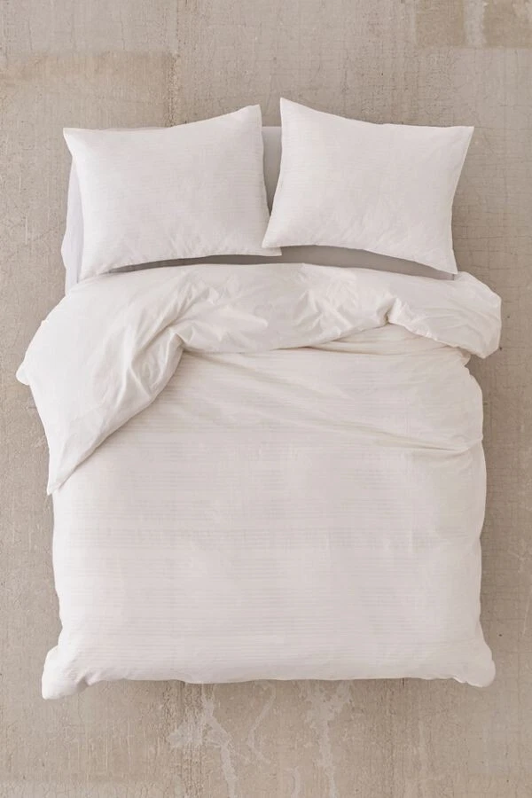 Nueva funda nórdica a rayas otomana Urban Outfitters King precio de venta sugerido por el fabricante: $168 blanca Foto 1 de 4