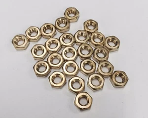 TUERCA DE LATÓN M4 4MM LATÓN TUERCAS COMPLETAS paquete de 25 - Imagen 1 de 1
