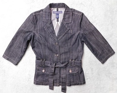 Chaqueta de mezclilla ligera pequeña para mujer Baccini plisada espalda cinturón ajustado Foto 1 de 4