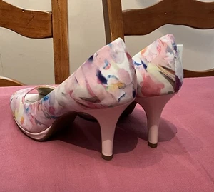 Bandolino B-Flexible Multi Pink And Pastels “Supermodel”High Heels Women’s Sz. 7 - Picture 1 of 8