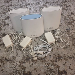 Netgear Orbi Satellite RBS20 & Orbi Router RBR20 Bianco 3 Pezzi WiFi *COME SI LEGGE* - Foto 1 di 19