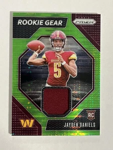 2024 Panini Prizm - Rookie Gear Jayden Daniels #RG-JDS Neon Green Pulsar... - Foto 1 di 2