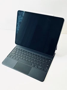 Apple iPad Pro M1 5th Gen 12.9-in 256GB WIFI Space Grey Magic Keyboard Pencil - Picture 1 of 7