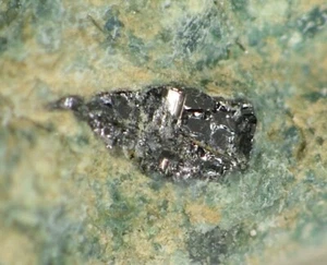 JEPPEITE from Australia * TYPE LOCALITY SPECIMEN * 1,1 cm - Picture 1 of 3