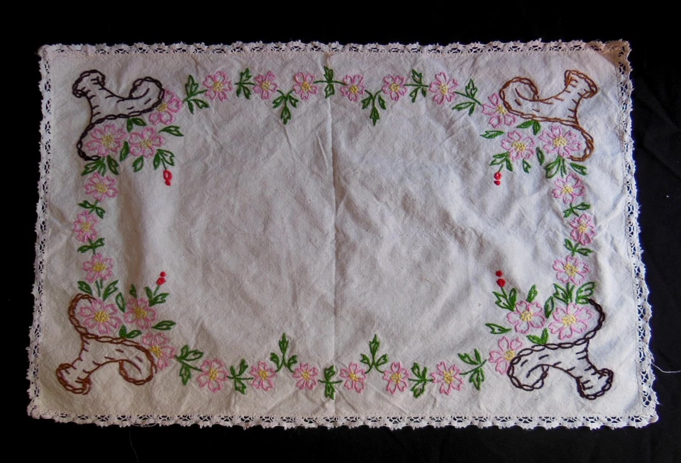 Superbe ancien napperon, centre de table brodé main - linge ancien - Photo 1/1