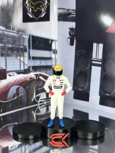 Ayrton Senna Toleman 1984 Debut F1 Scale 1/43 Figure + Podium - Imagen 1 de 10