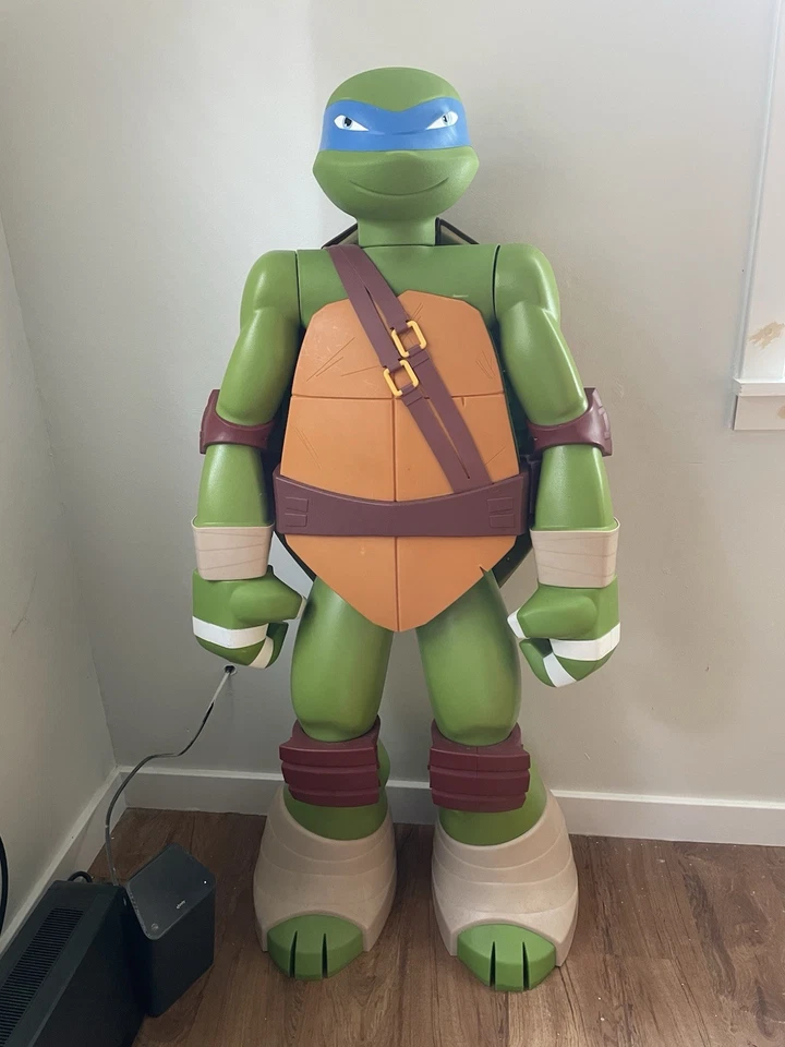 Colosal Leonardo 48" (4 pies) de alto Teenage Mutant Ninja Turtles Jakks Pacific Foto 1 de 4
