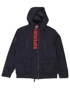 Chaqueta cortavientos con capucha gráfica SUPERDRY para hombre UK 42 XL azul marino BV01 - Imagen 1 de 3