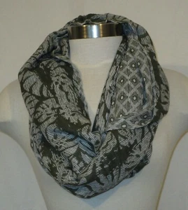 Gap NWOT Green  White Print Reversible Infinity Scarf - Picture 1 of 9