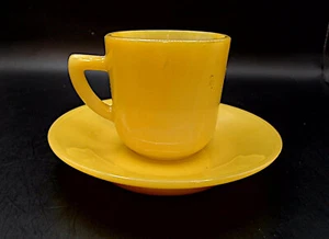 Taza y platillo Akro Agate Glass rosa Demitasse. Taza 2.25" Plato Alto 4.5" Diámetro. - Imagen 1 de 10
