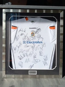 Luton Town Football Club 2005/2007 Saison signiertes gerahmtes Shirt - Bild 1 von 2