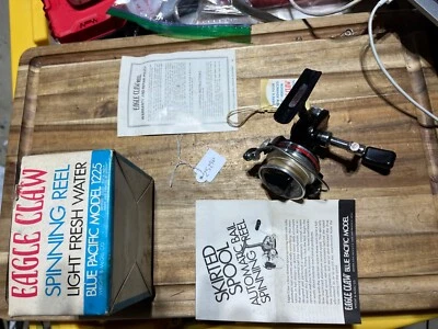 Vintage Eagle Claw Blue Pacific fishing reel (25290) - Image 1 of 4