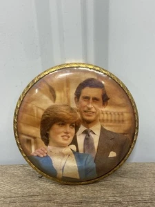 Photo Gold Ring Royal Wedding Mirror Prince Charles Princess Diana Compact Bezel - Picture 1 of 3