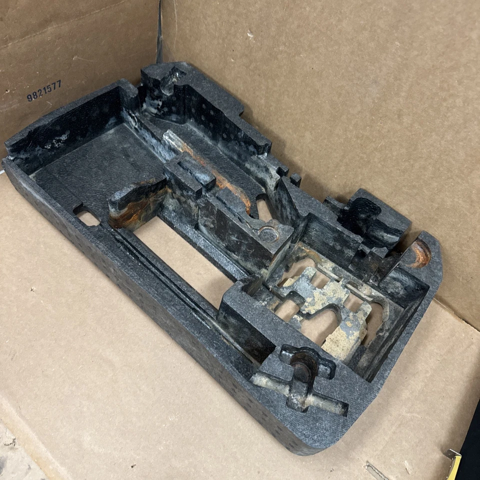 Herramienta de emergencia Audi R8 2008 2011 2012 2014 2015 fabricante de equipos originales neumáticos espuma almacenamiento con volantes 1625 Foto 1 de 4