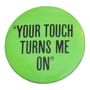 Vintage Your Touch Turns Me On Touch Lite Werbung Pinback Button Pin Grün - Bild 1 von 2