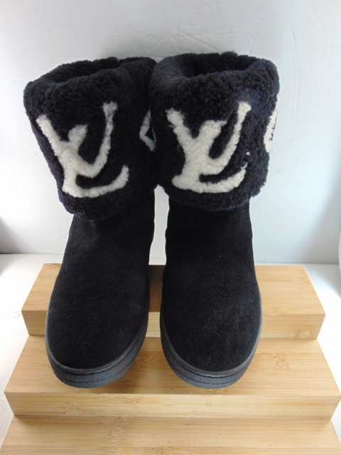 Authentic Louis Vuitton brown suede & fur boots LV logo sz 35 w box $2700  EUC!