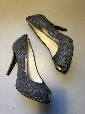 NIB $398 Stuart Weitzman Evebaton Metallic Open Toe Pump 8.5 - Image 1 of 4