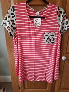 Prenda para mujer Perfectamente Priscilla - Top rosa estilo boutique a rayas - Talla grande - Imagen 1 de 4