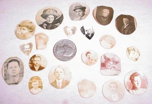 20 ANTICHE FOTOGRAFIE MEDAGLIONE MINIATURA VINTAGE IMMAGINI BAMBINI MILITARI E ALTRO - Foto 1 di 3