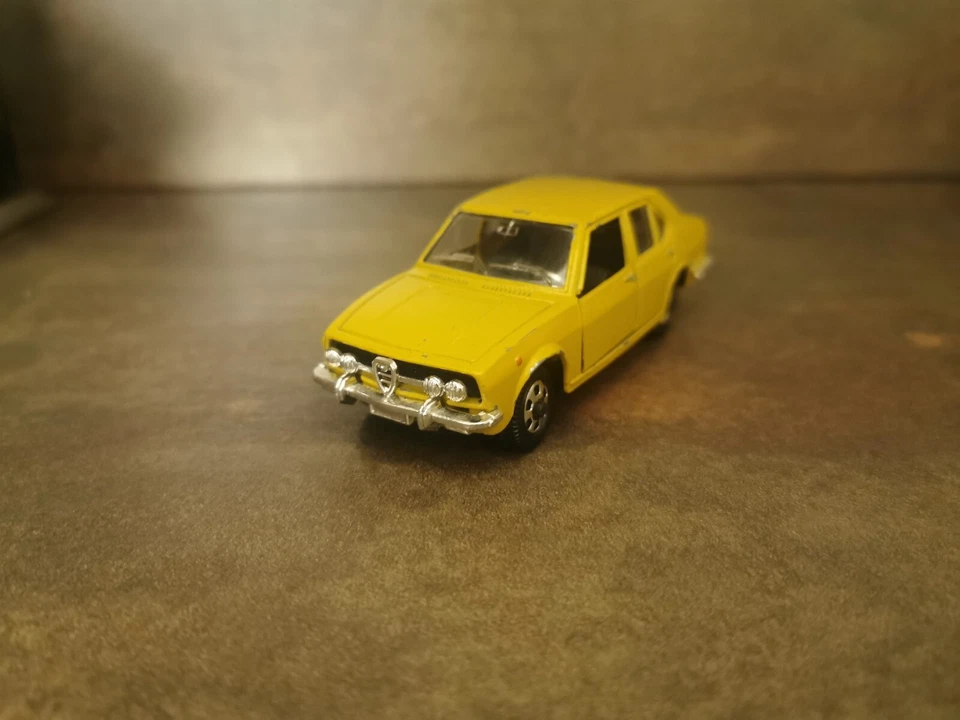 Mebetoys ALFA ROMEO ALFETTA PRIMA SERIE GIALLO PAIPER 1/43 GIOCATA - Immagine 1 di 4
