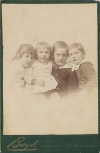 Kabinettkarte Antik Foto Ausweis Station Kinder kleine Jungen Mädchen Des Moines IA - Bild 1 von 5