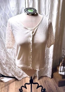 Cárdigan recortado suave August Silk para mujer M mangas de encaje botones florales coqueta - Imagen 1 de 15