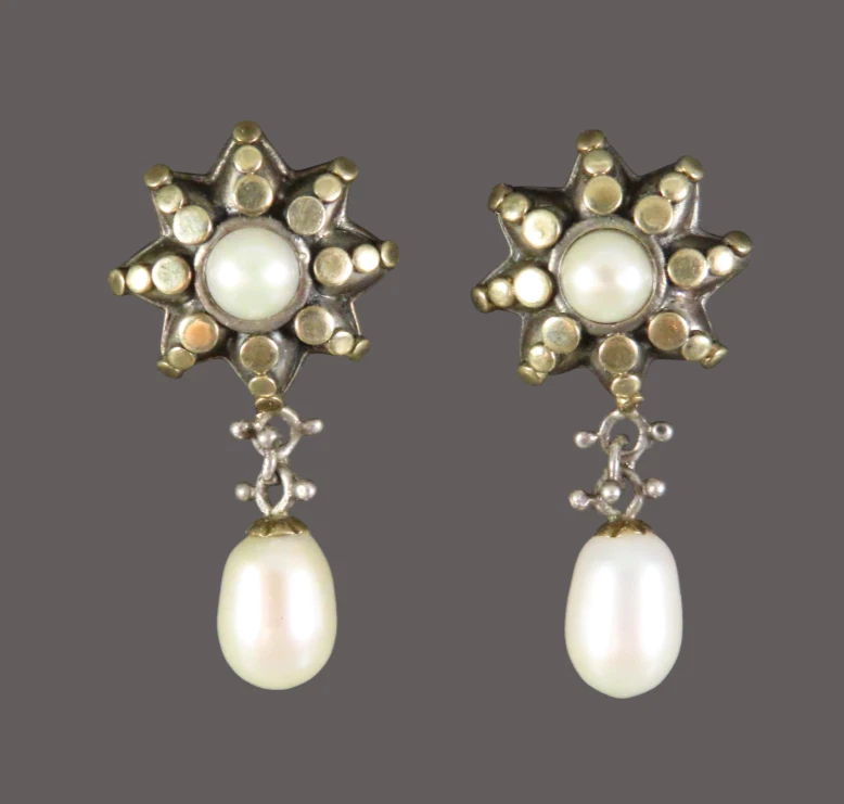 PENDIENTES COLGANTES ESTRELLA JOHN HARDY de plata de ley y oro de 18 quilates con perlas blancas Foto 1 de 1