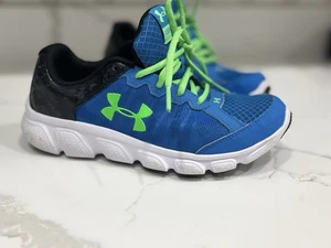 Jungen Under Armour UA Charged Assert 10 blau grün Laufschuhe Größe 4,5Y - Bild 1 von 8