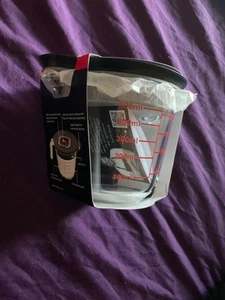 Curtis Stone Glass Measuring Jug With Lid - 500 ML - 2 cup - Vacuum Sealed New - Picture 1 of 2