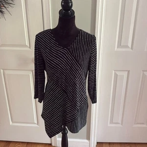 Travelers by Chico’s schwarz-weiß gestreiftes asymmetrisches Top - Größe 1 (M) - Bild 1 von 6