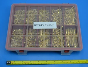Juego surtido de tornillos para madera avellanados ranurados de latón Qualfast. 625 piezas. Estuche. - Imagen 1 de 4