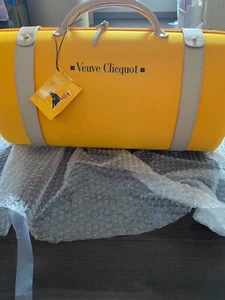 VEUVE CLICQUOT Champagne Traveller Bolsa Estuche de Transporte Juego de dos vasos usados - Imagen 1 de 15