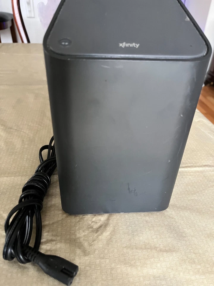 xfinity XB6-T GATEWAY WIFI ROUTER - Image 1 of 4