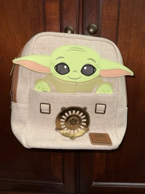 NUEVO CON ETIQUETAS Disney Parks Loungefly Star Wars Baby Yoda Lona mini mochila rara Foto 1 de 3