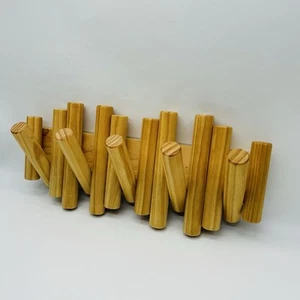 Umbra Picket 5 Ganchos, Riel Montado en Pared, Tacos de Madera, Acabado Natural, Gancho de Pared - Imagen 1 de 18