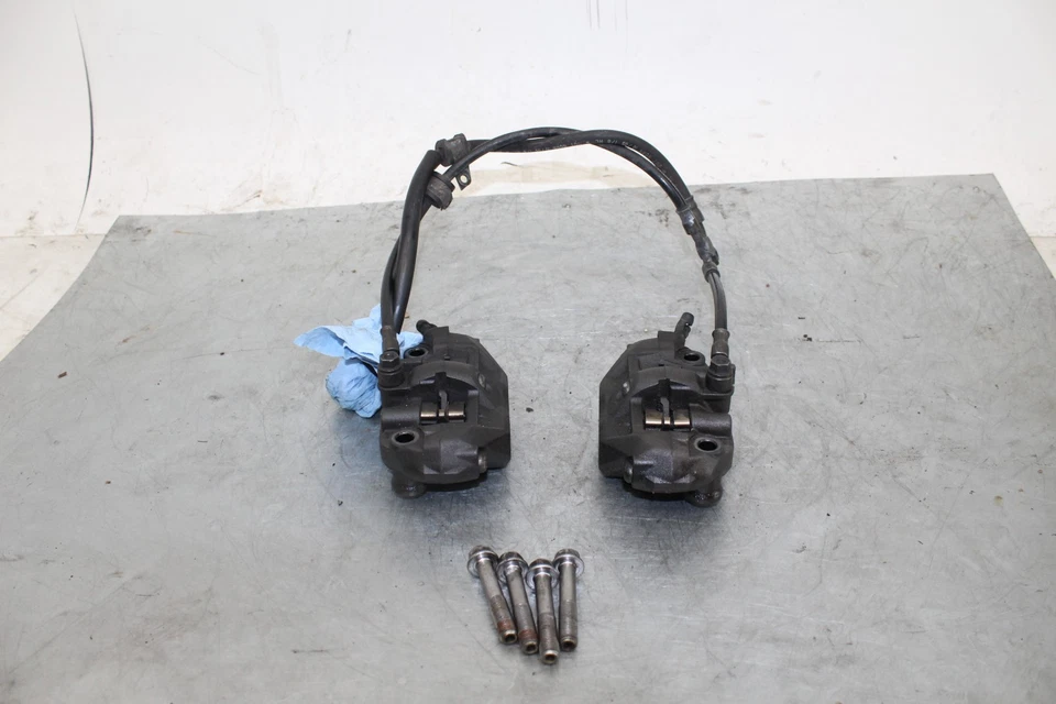 05-08 JUEGO DE PINZAS DE FRENO DELANTERAS DERECHA IZQUIERDA OEM HONDA CBR600RR Foto 1 de 4