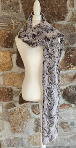"Bufanda Dylan de piel sintética 6x84"" largo rectángulo grises tonos mármol diseño súper suave"  - Imagen 1 de 6