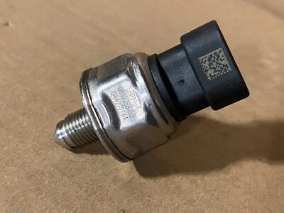 GM 12642727 Fuel Injection Rail Pressure Sensor - 2014-2015 CTS & XTS 3.6 -- NOS - Image 1 of 4