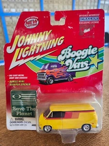 Johnny Lightning Boogie Vans 1977 Dodge D-150 in Yellow - Picture 1 of 3