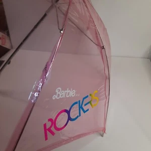 Paraguas para niños Barbie Rockers Raro Vinilo Rosa Vinilo Arco Iris Letras Blanco H - Imagen 1 de 8