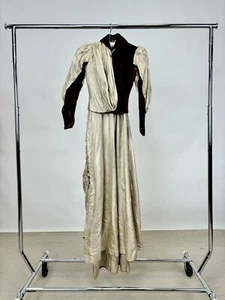 Antiguo vestido de caminar y chaqueta de terciopelo marrón a rayas beige eduardiano de principios de 1900 - Imagen 1 de 21