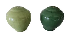 Vintage Universal Potteries Ballerina Chartreuse & Green Salt & Pepper Shakers - Picture 1 of 6