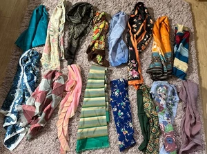 16 Vintage 1960’s, 70’s & 80’s Neck Scarves Various Designs Silk, Polyester Etc - Picture 1 of 7