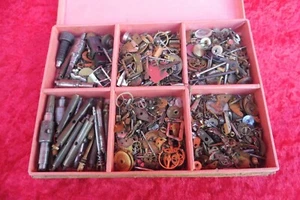 Konvolut Uhrmacher - Zubehör , Ersatzteile für Taschenuhren , Armbanduhren ... C - Bild 1 von 8