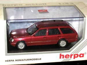 Herpa 1985-1996 Mercedes-Benz E320 T-Limousine W124 Station Wagon Break 1/43 Red - Picture 1 of 1