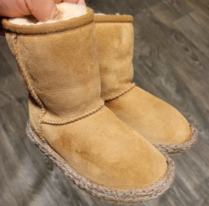 UGG Kleinkind Jungen Mädchen halbhohe Stiefel kastanienbraun 1017703T Lammfell Größe 10 - Bild 1 von 7