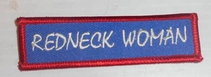 REDNECK MUJER Bordado Coser en Hierro en Parche 3-1/2" W x 1" H Rojo/Blanco/Azul - Imagen 1 de 2